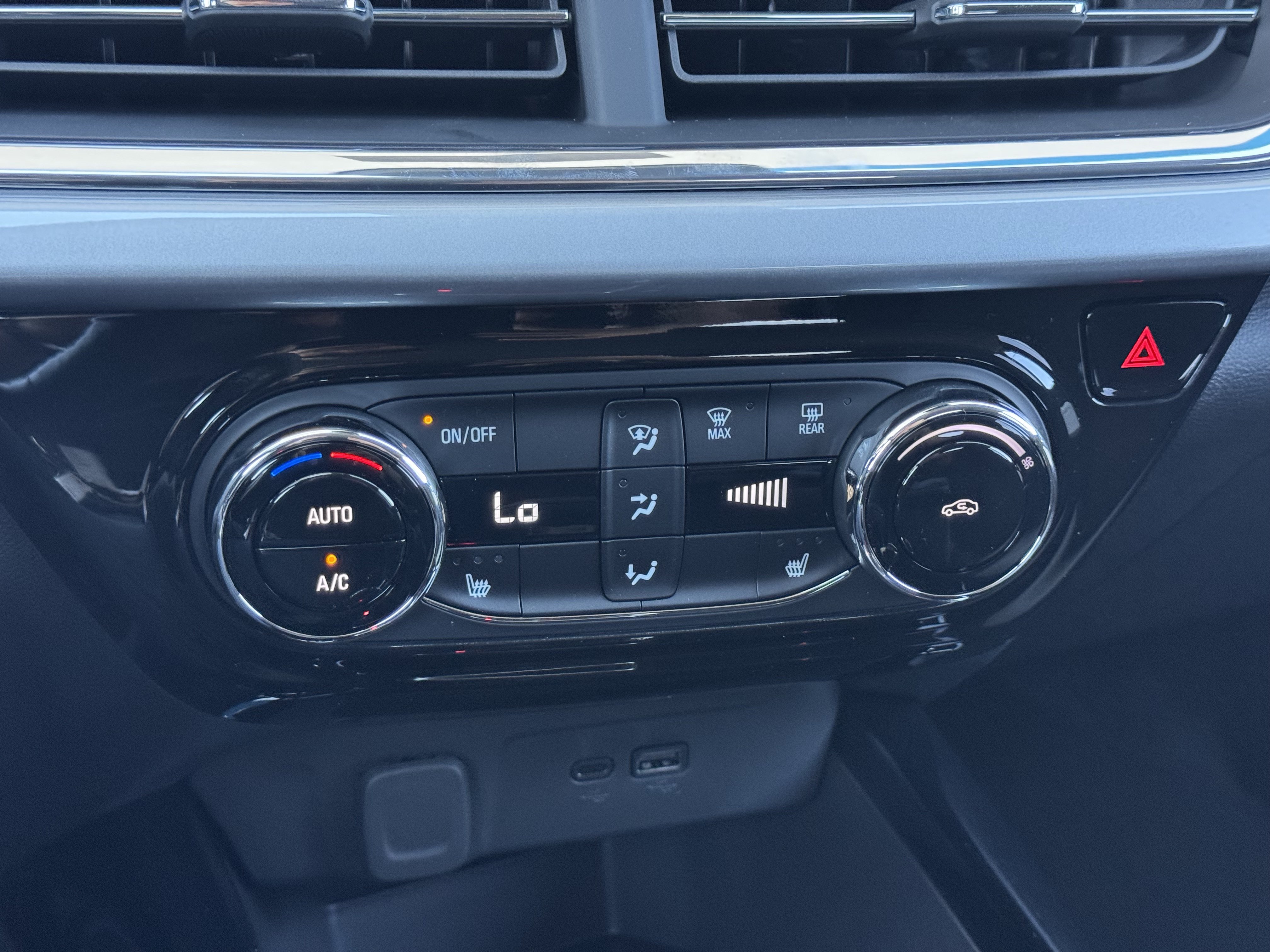 New 2026 Chevrolet Trax LT w/ Midnight Edition FWD image 22