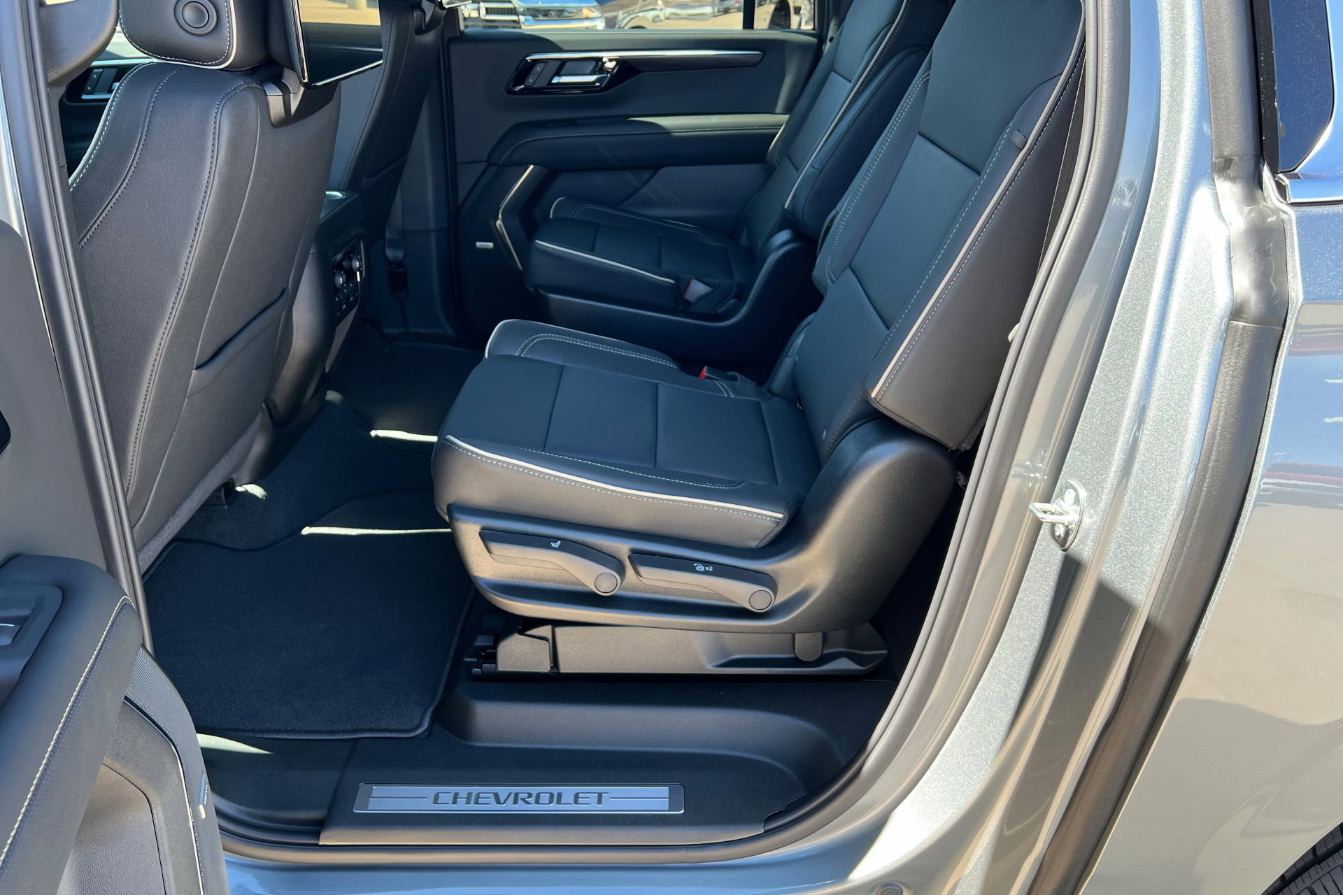 New 2026 Chevrolet Suburban Premier image 22