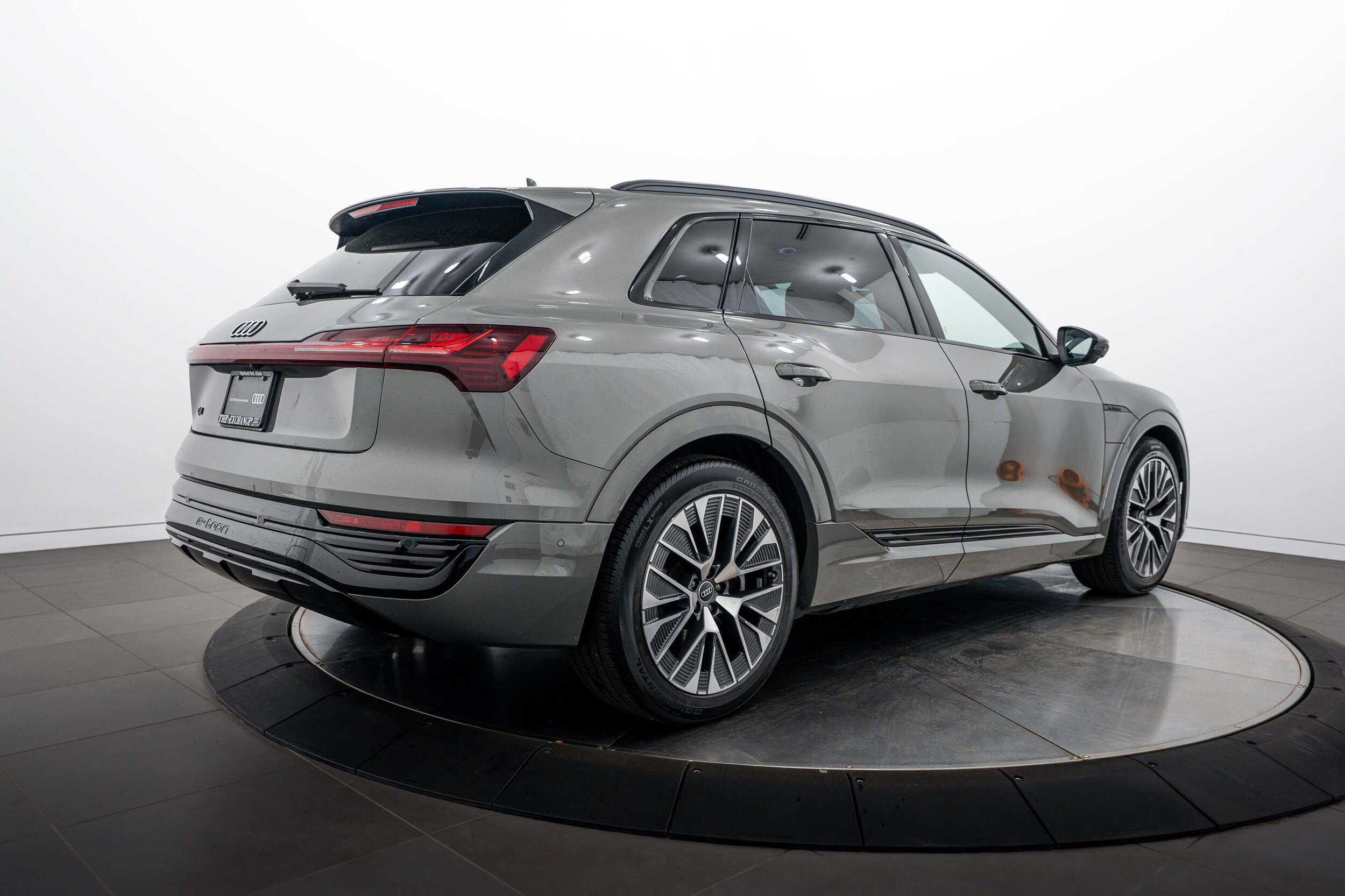 Certified 2024 Audi Q8 e-tron Prestige AWD/4WD image 4