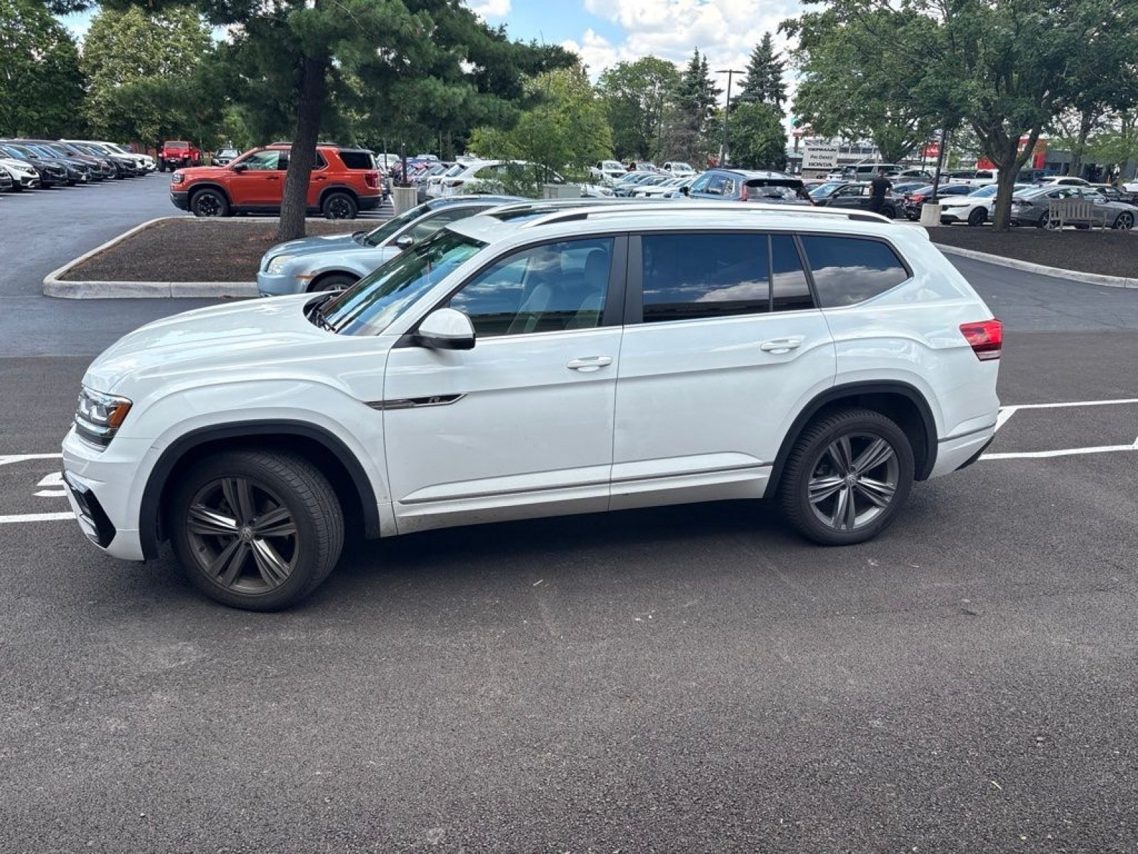 Used 2019 Volkswagen Atlas SEL R-Line AWD/4WD image 4