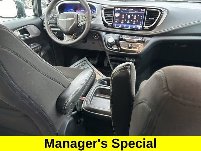 Used 2024 Chrysler Pacifica Touring image 37