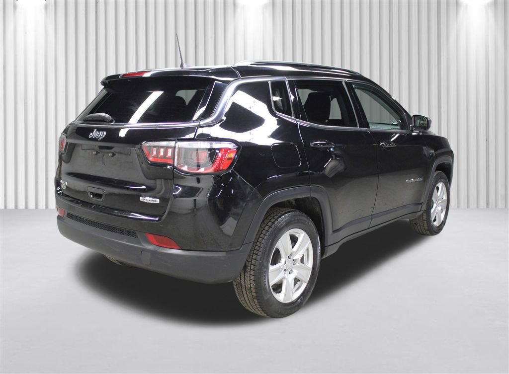 Used 2022 Jeep Compass Latitude image 3