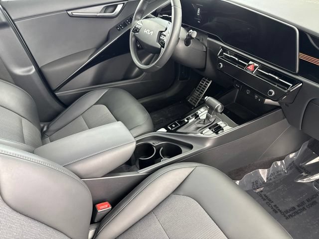 Certified 2025 Kia Niro EX Touring FWD image 23