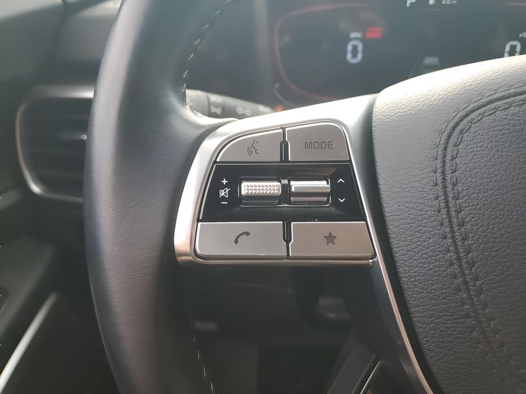 Used 2025 Kia Telluride LX FWD image 20