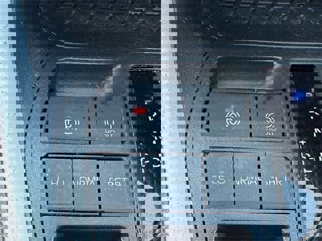 Used 2020 Toyota RAV4 XLE image 19