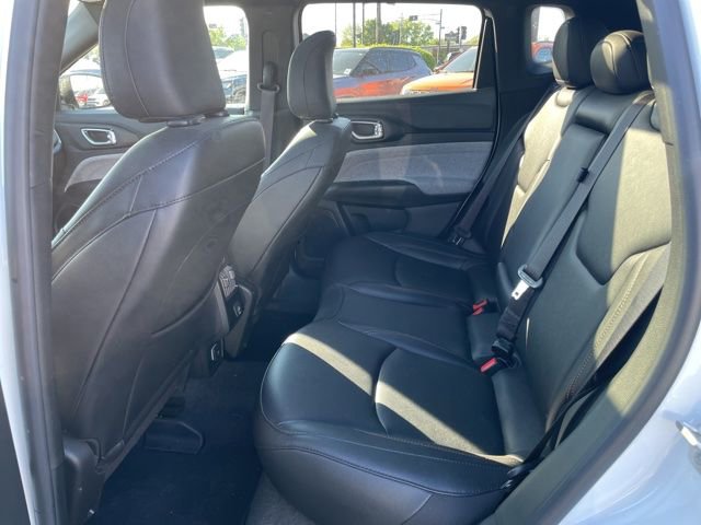 Used 2024 Jeep Compass Latitude w/ Sun and Sound Group AWD/4WD image 12