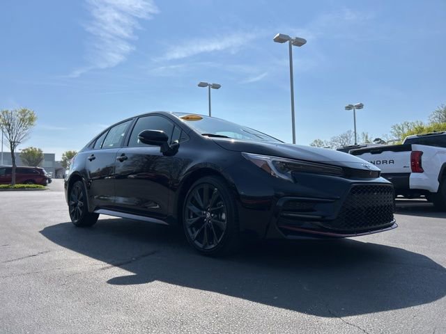 Used 2023 Toyota Corolla SE w/ SE Package image 3