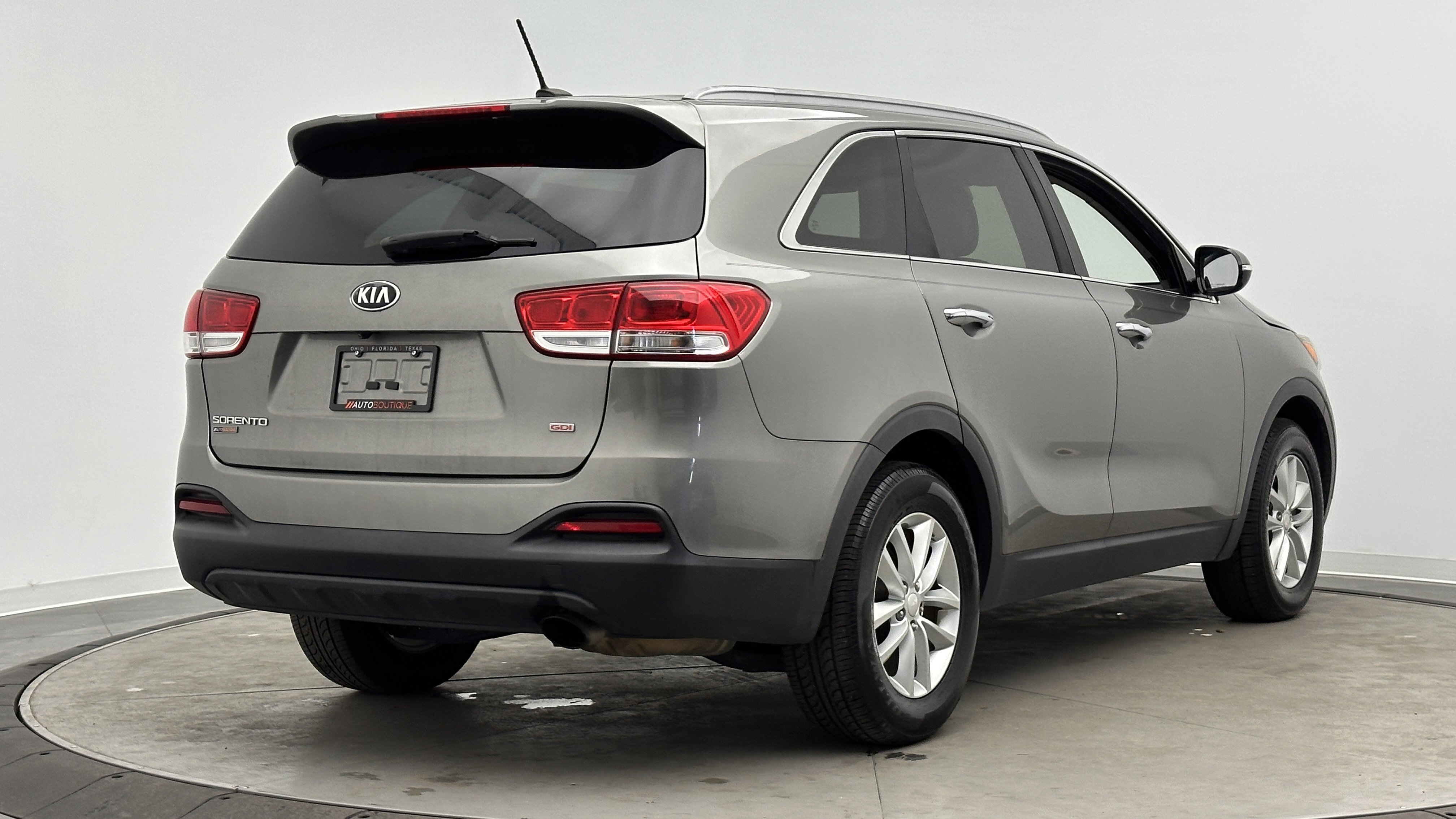 Used 2016 Kia Sorento LX image 7