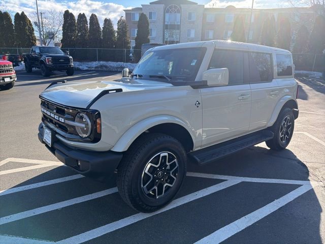 Used 2025 Ford Bronco Outer Banks image 3