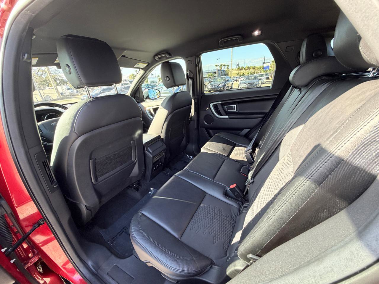 Used 2018 Land Rover Discovery Sport SE image 10