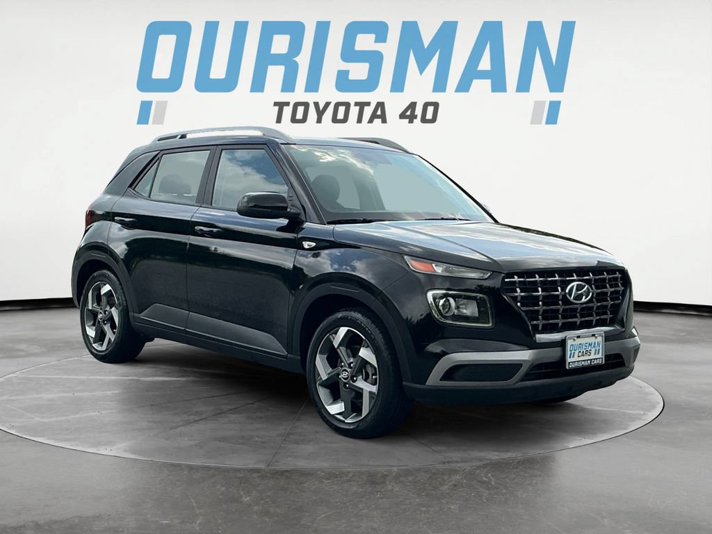 Used 2024 Hyundai Venue SEL FWD image 1