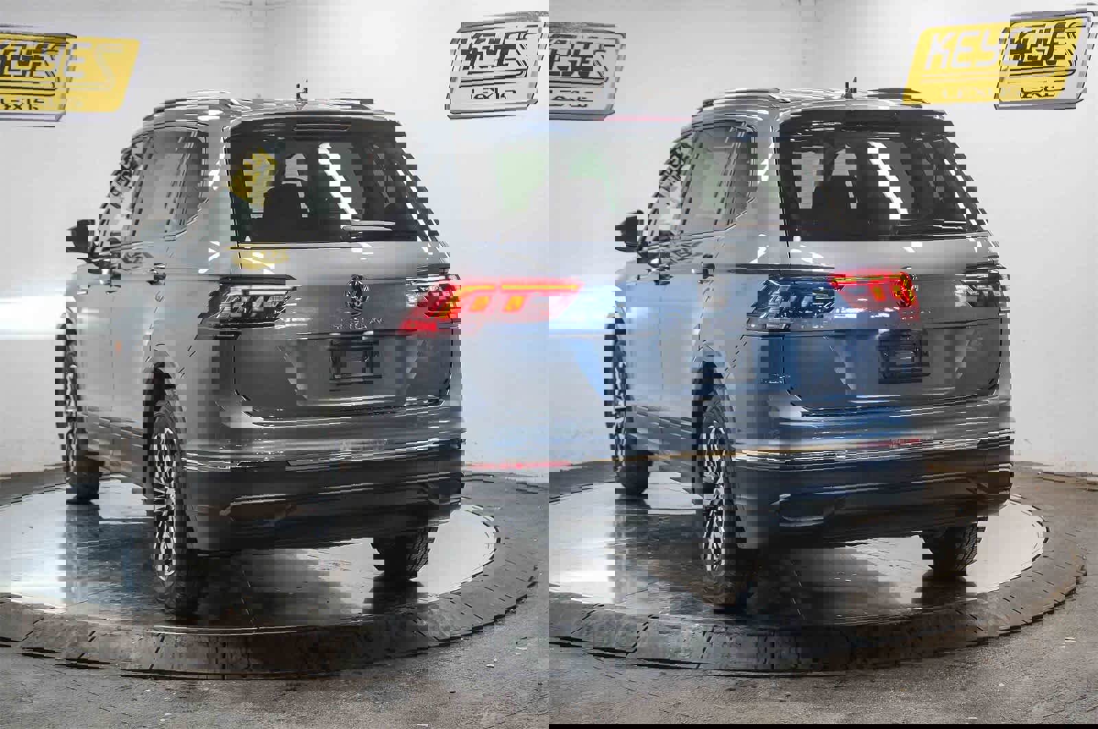 Used 2023 Volkswagen Tiguan S image 2