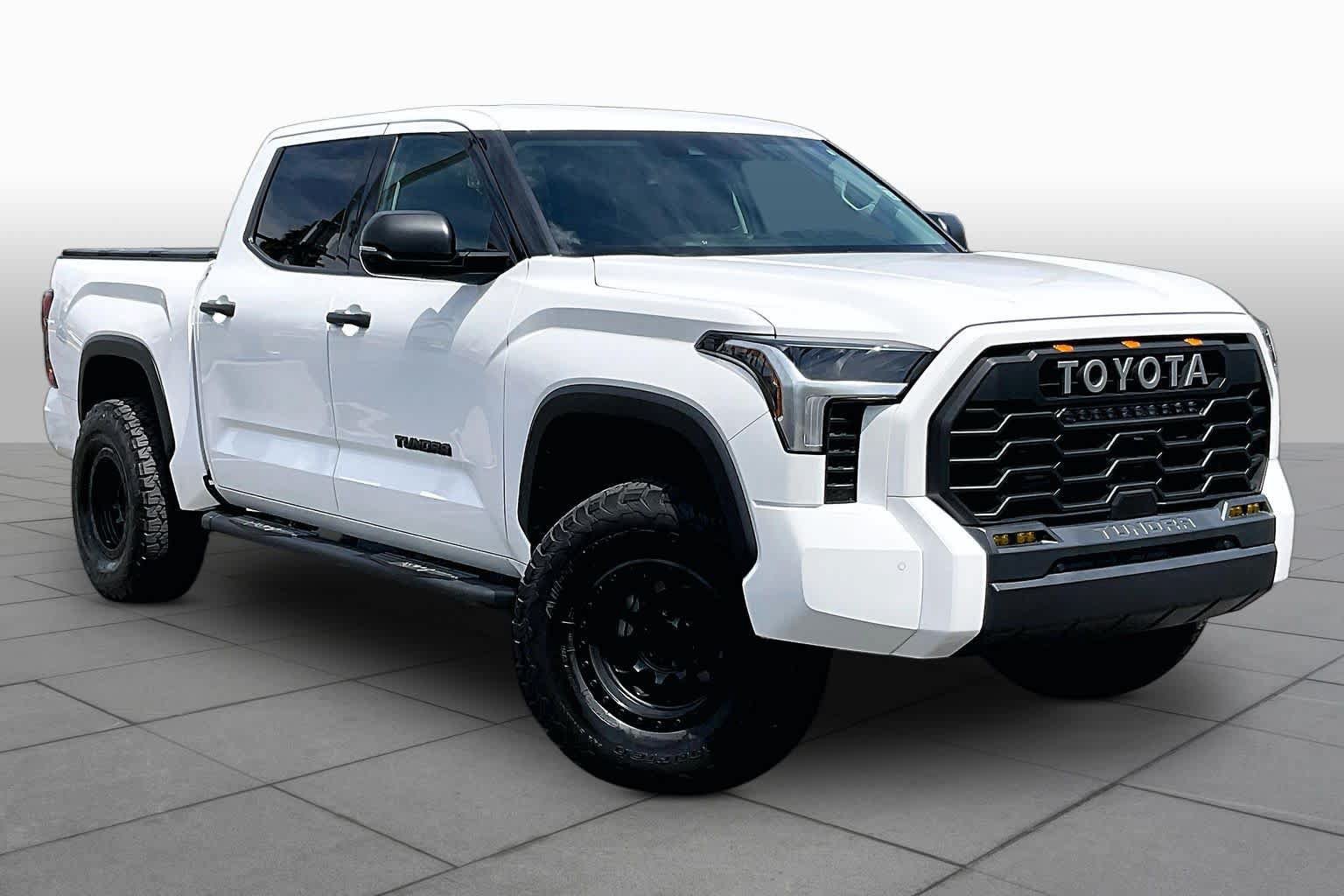 Used 2022 Toyota Tundra SR5 w/ SR5 Convenience Package AWD/4WD image 2