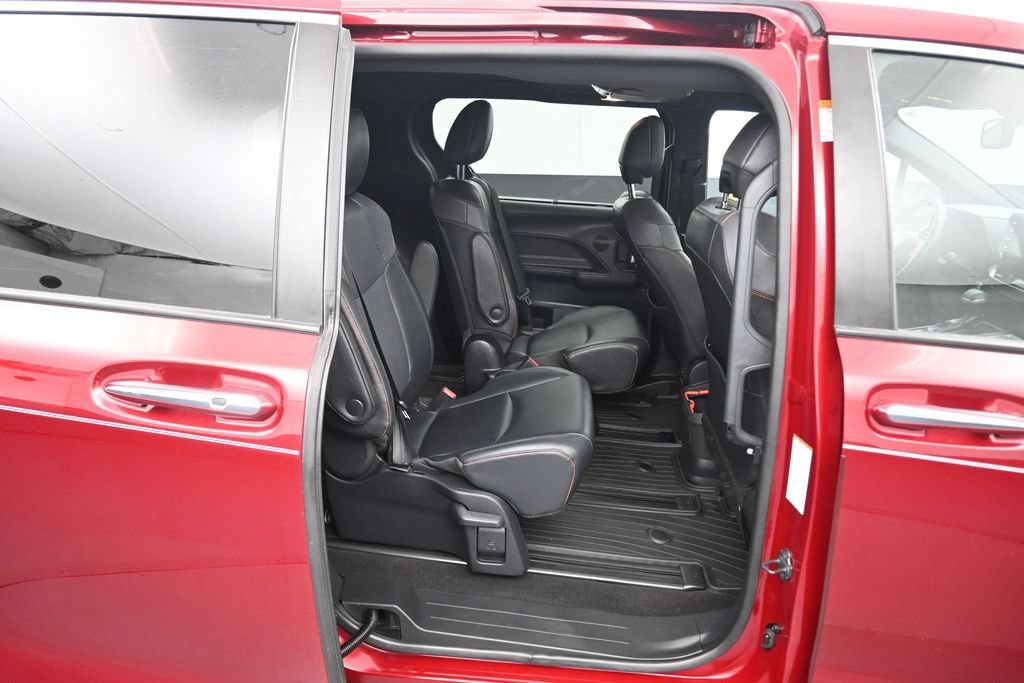 Used 2021 Toyota Sienna XSE FWD image 42