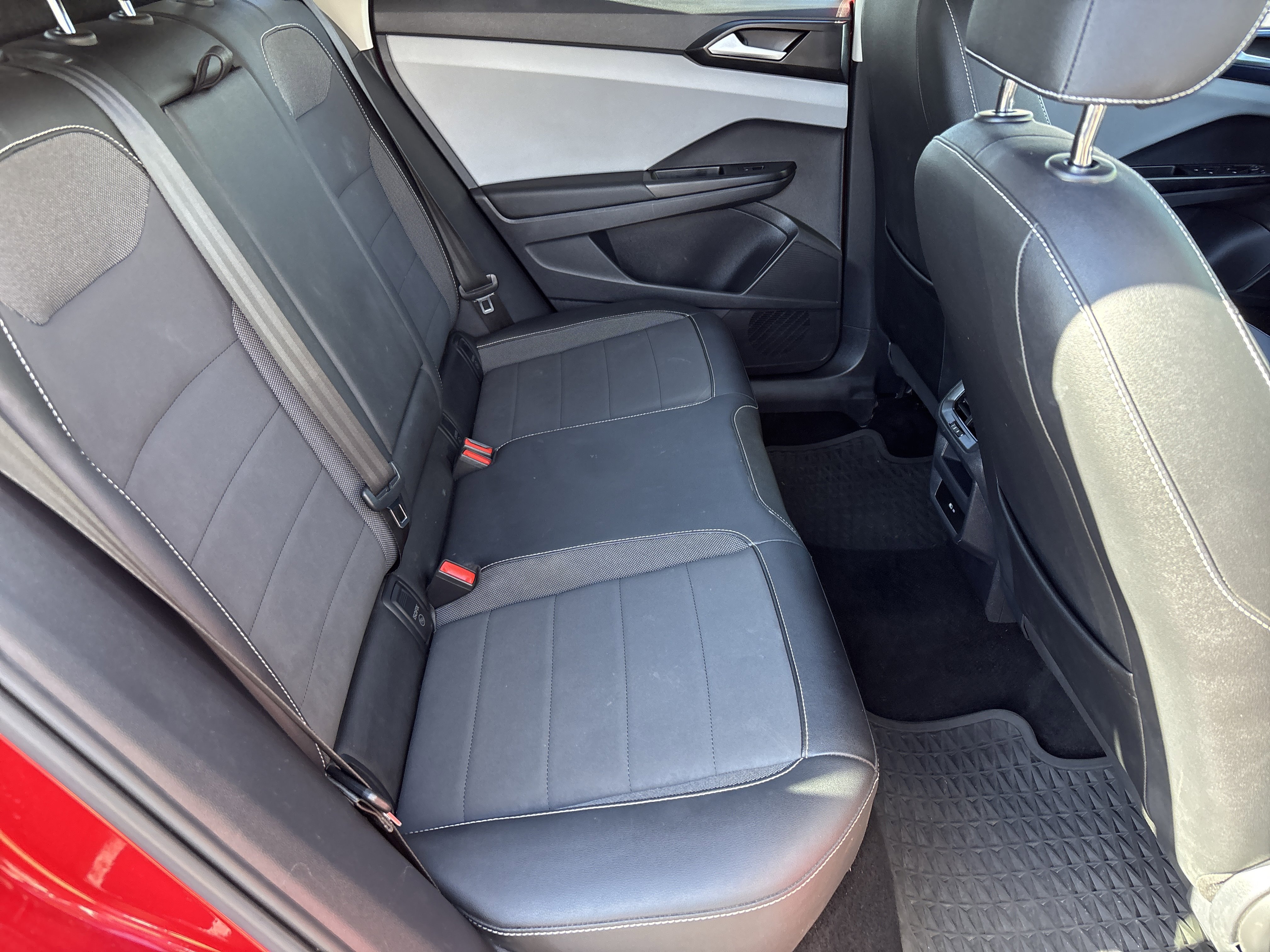 Used 2022 Volkswagen Taos SE FWD image 12