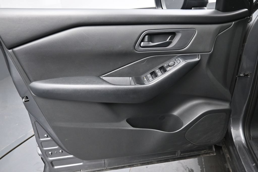 Used 2024 Nissan Rogue S AWD/4WD image 24