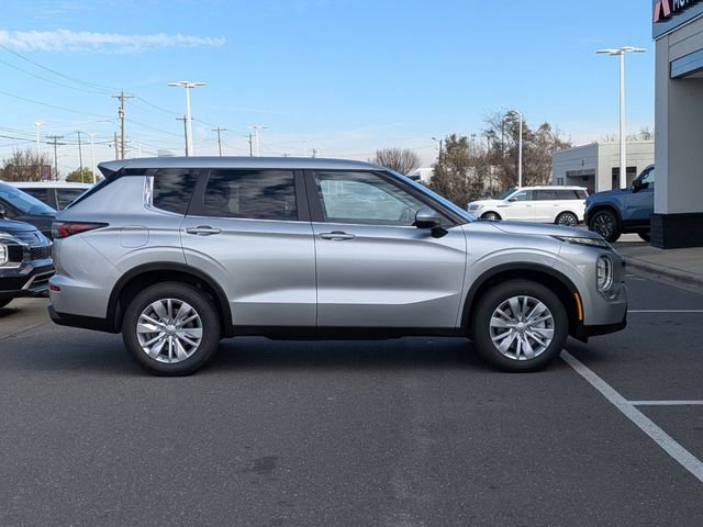 New 2026 Mitsubishi Outlander ES image 2