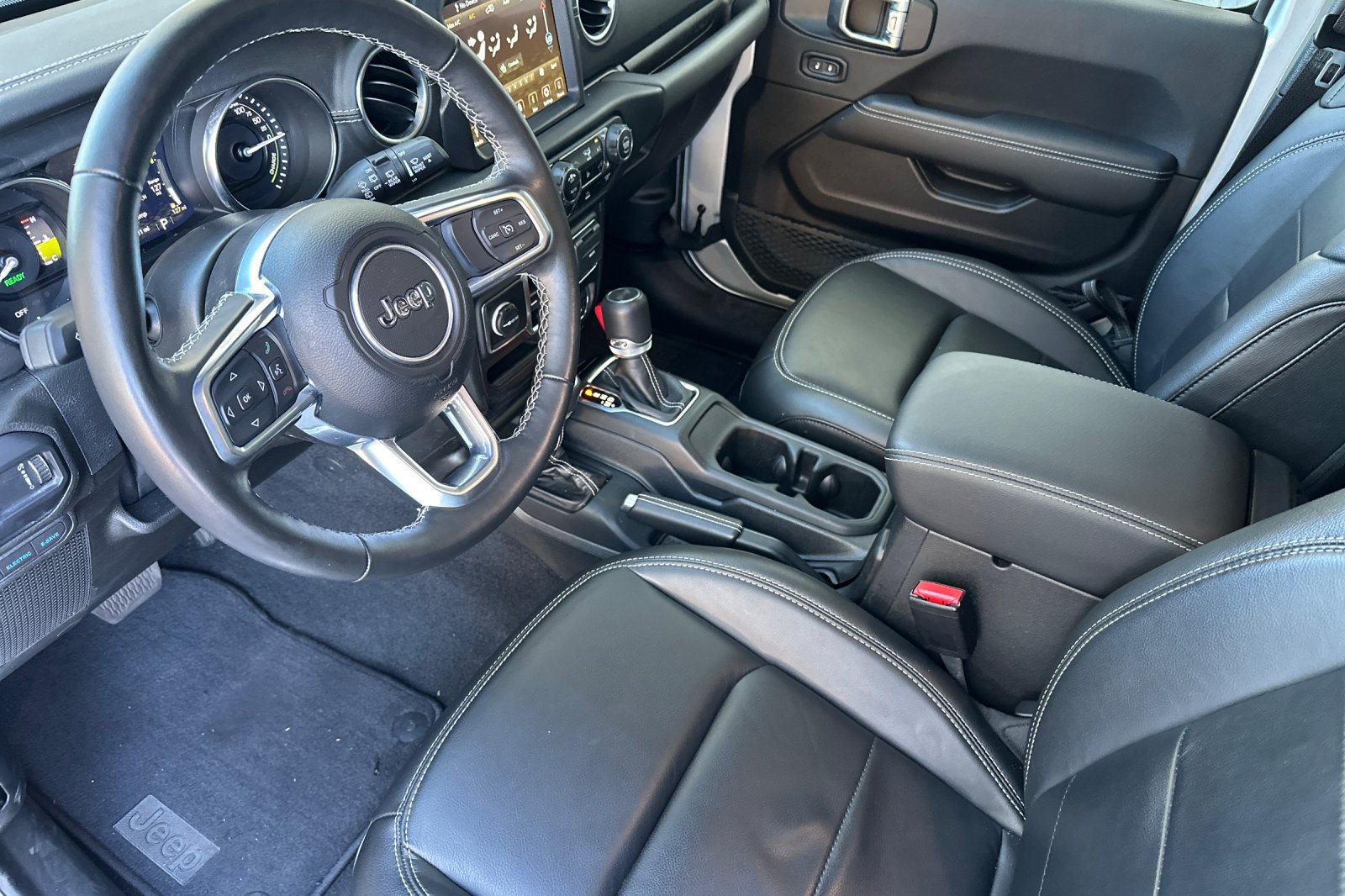 Used 2023 Jeep Wrangler Unlimited Sahara w/ Cold Weather Group AWD/4WD image 10