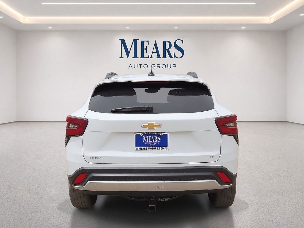 Used 2025 Chevrolet Trax LT w/ Driver Confidence Package FWD image 4