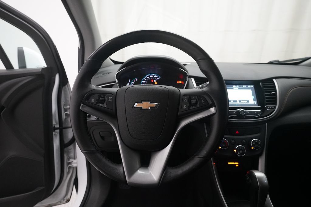Used 2017 Chevrolet Trax LT w/ LT Convenience Package AWD/4WD image 4