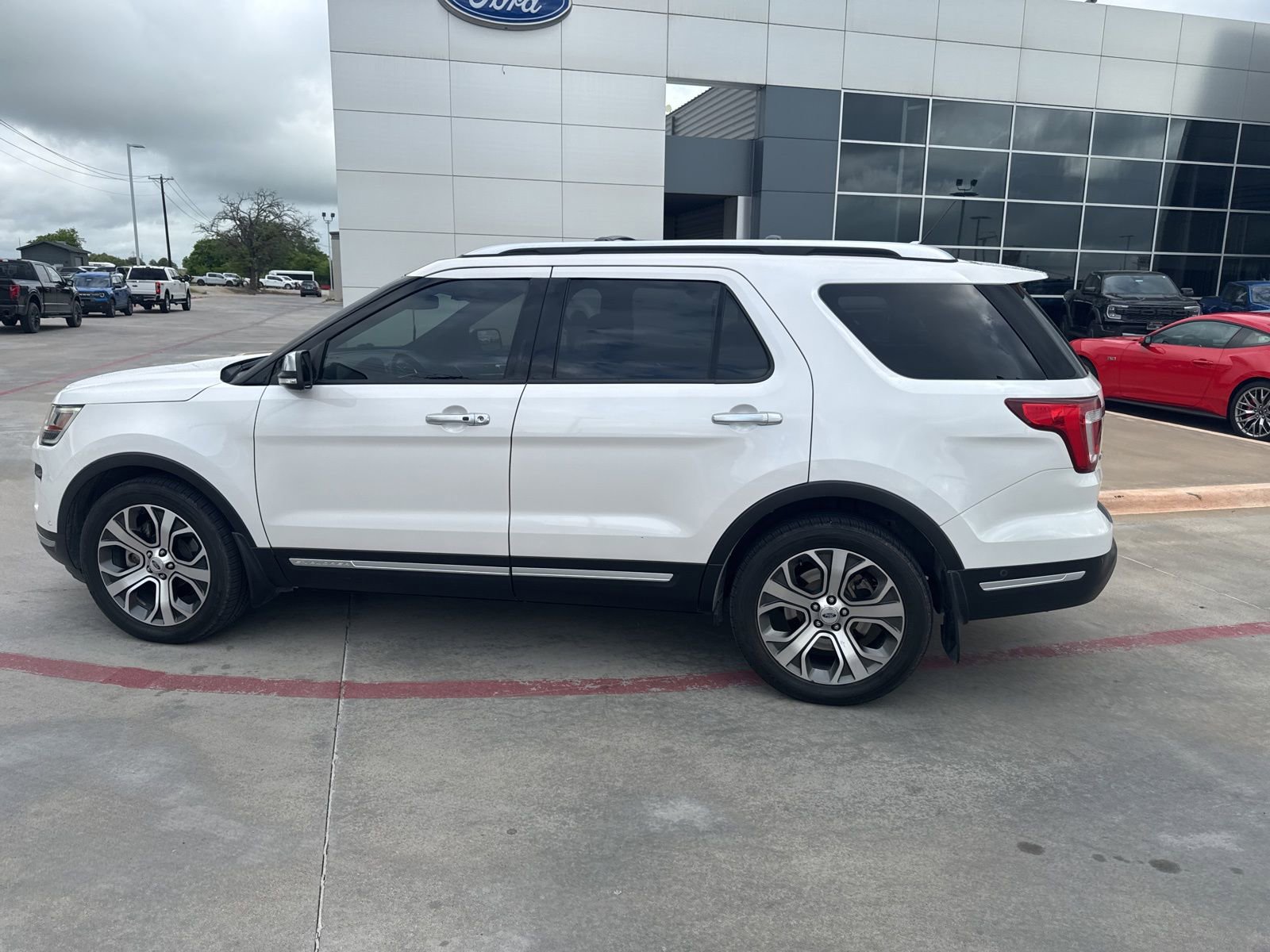 Used 2019 Ford Explorer Platinum image 8