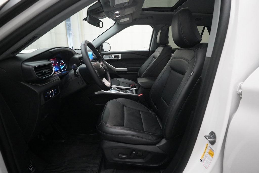 Used 2023 Ford Explorer Limited w/ Equipment Group 301A image 7