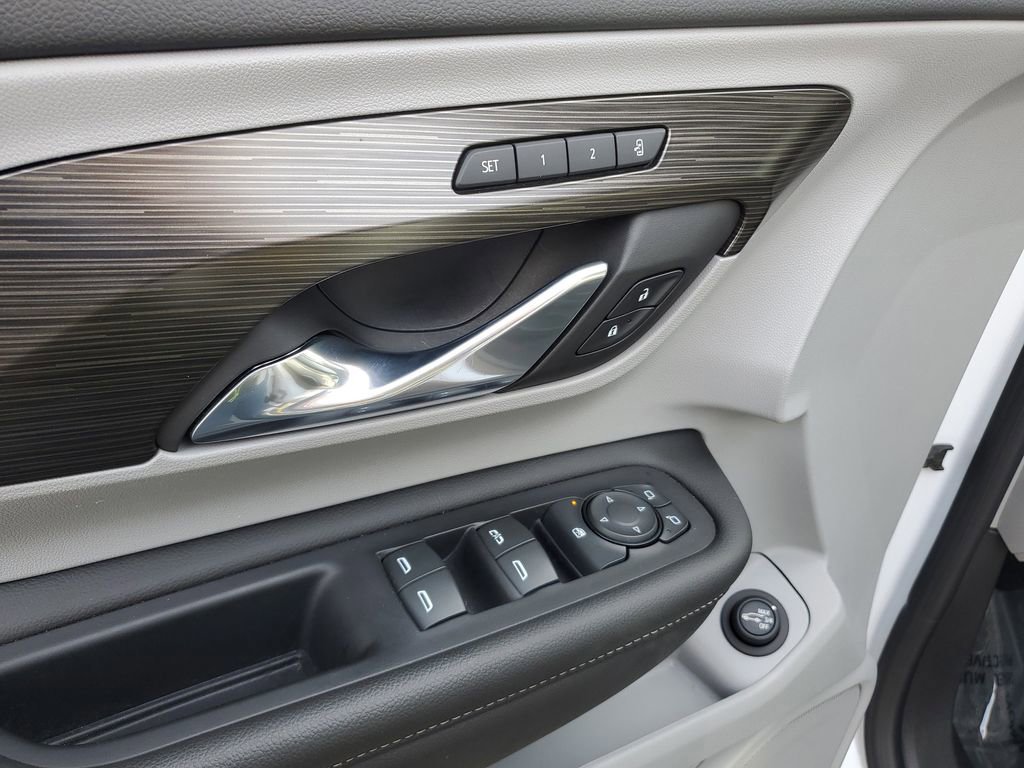 Used 2024 GMC Terrain SLT image 14