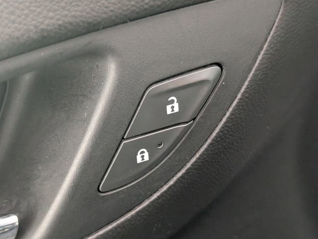 Used 2018 Chevrolet Equinox LT image 11