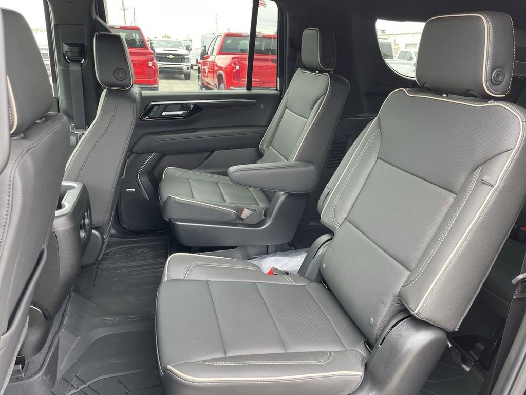 New 2026 Chevrolet Suburban Premier w/ Sun And Tow Package AWD/4WD image 23