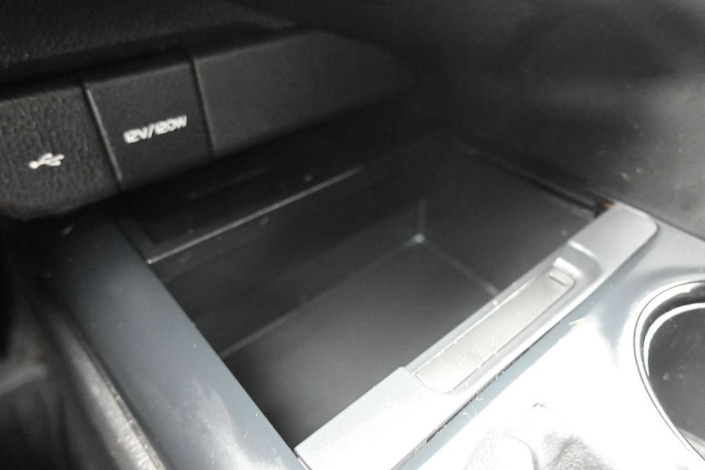 Used 2020 Toyota Camry SE w/ Sunroof Package FWD image 22