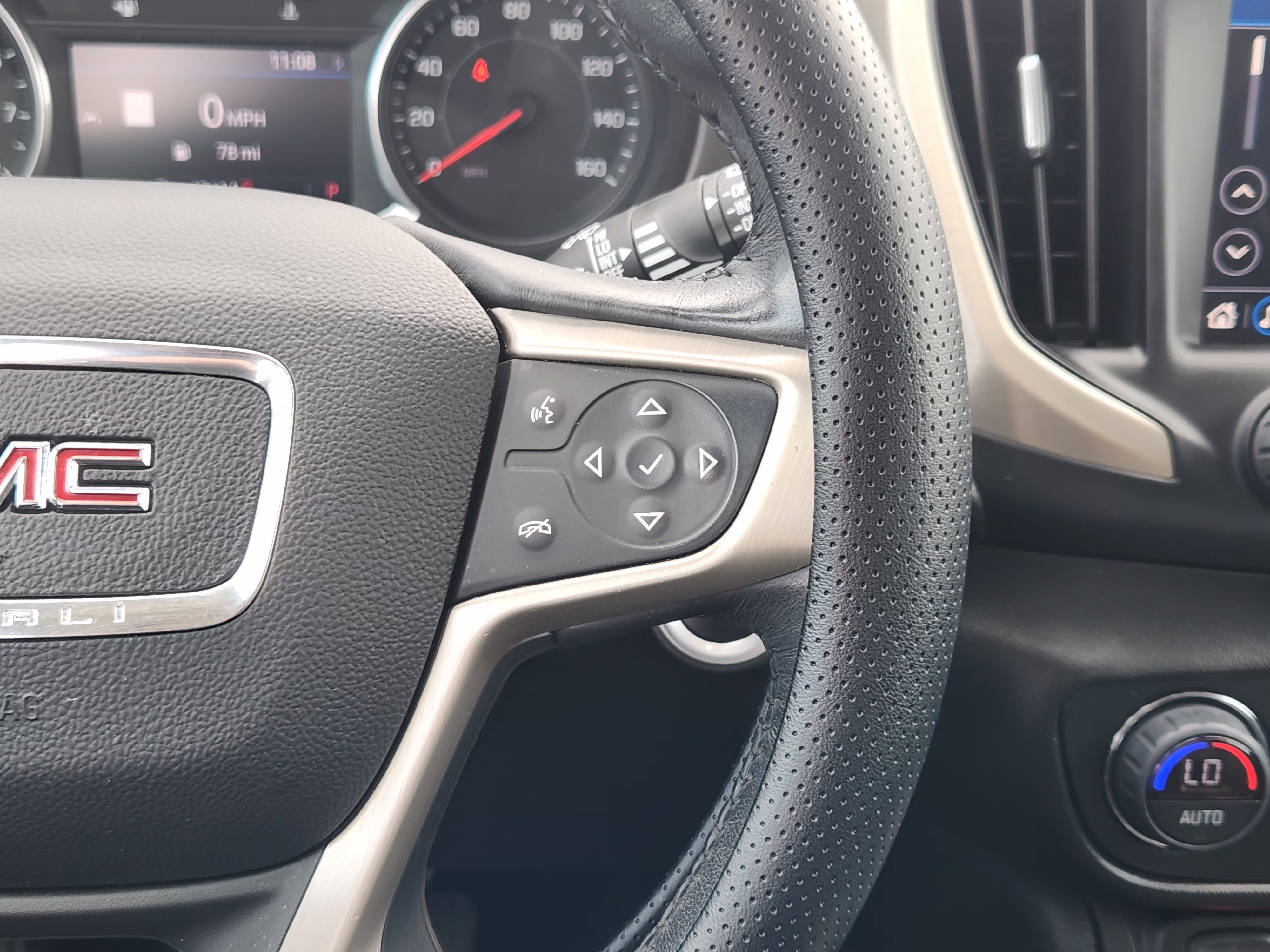 Used 2020 GMC Terrain Denali w/ Denali Premium Package AWD/4WD image 30