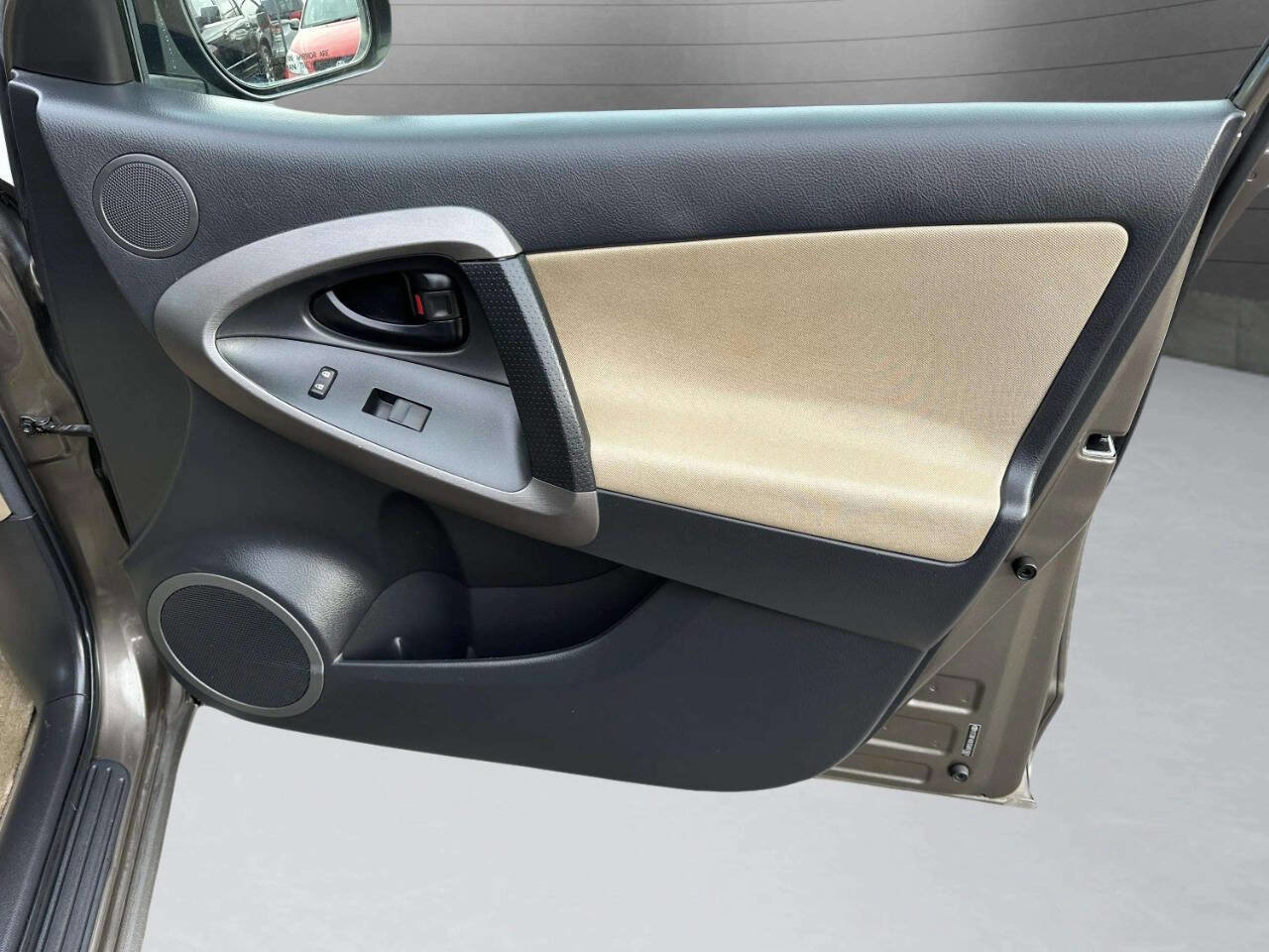 Used 2012 Toyota RAV4 4WD image 25