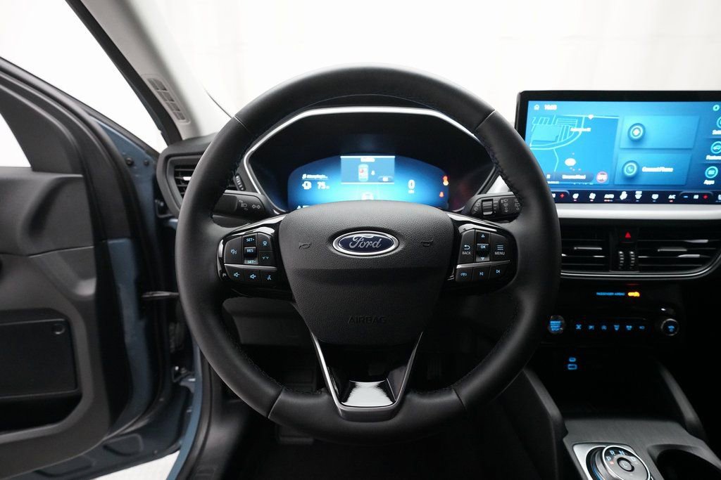 Used 2023 Ford Escape Platinum image 4