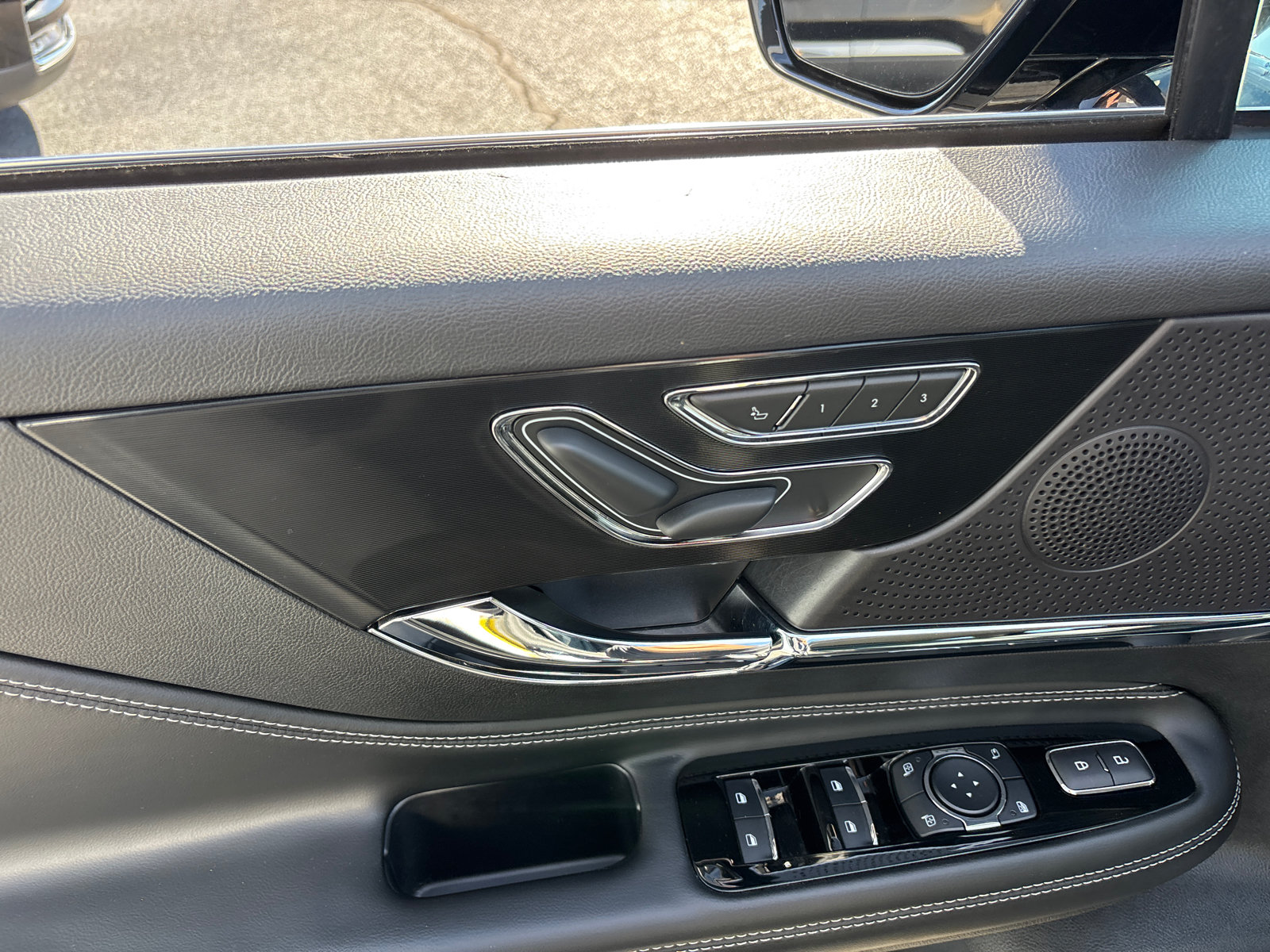 Certified 2023 Lincoln Corsair AWD image 12