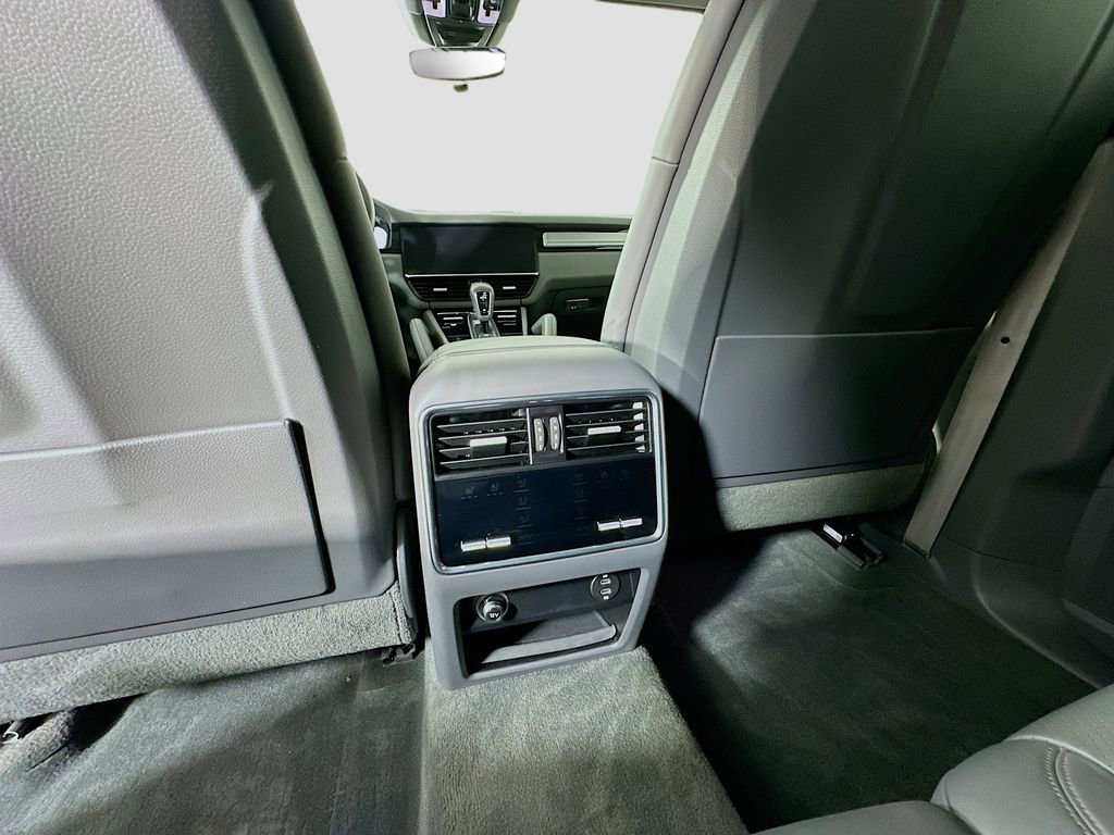 Certified 2023 Porsche Cayenne S Platinum image 27