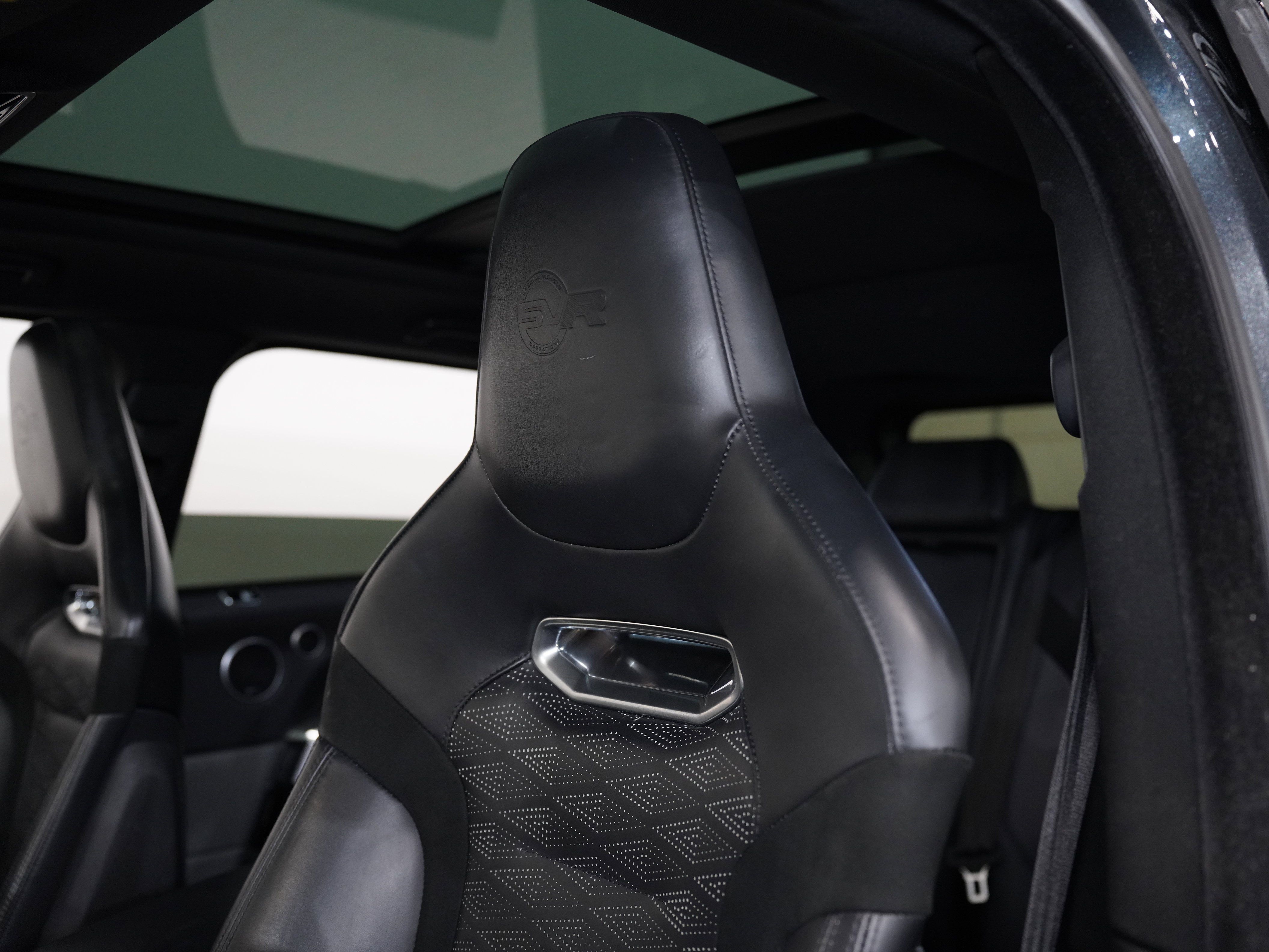 Used 2018 Land Rover Range Rover Sport SVR image 30