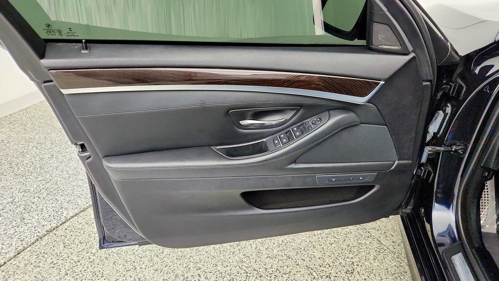 Used 2015 BMW 550i xDrive Sedan AWD/4WD image 11