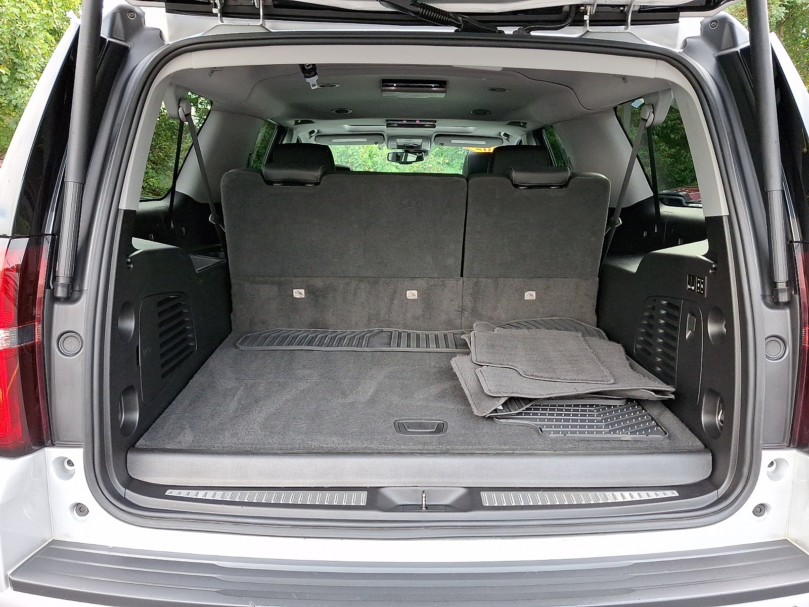 Used 2020 Chevrolet Suburban Premier AWD/4WD image 30