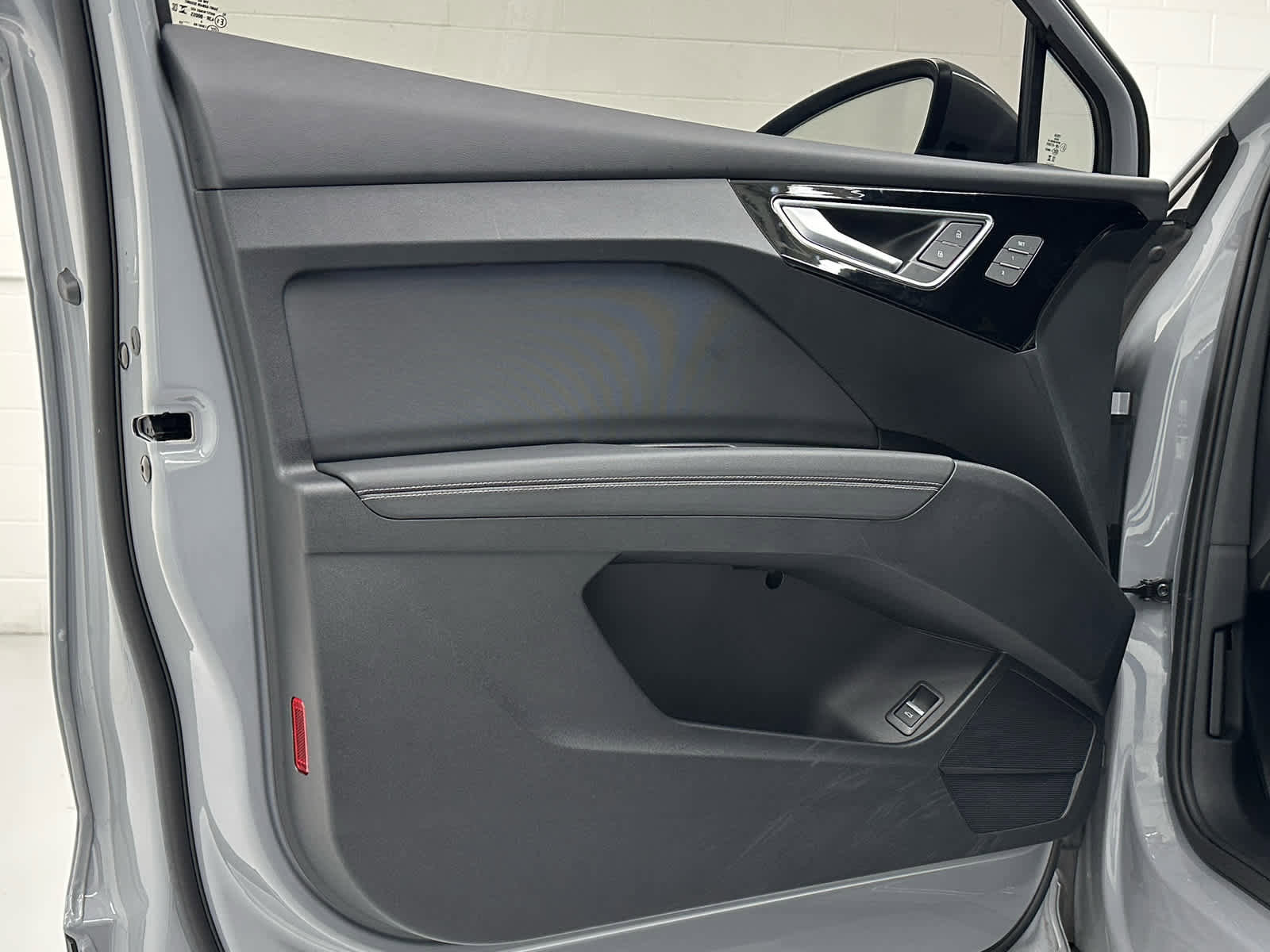 Used 2023 Audi Q4 e-tron Premium w/ Convenience Package image 23