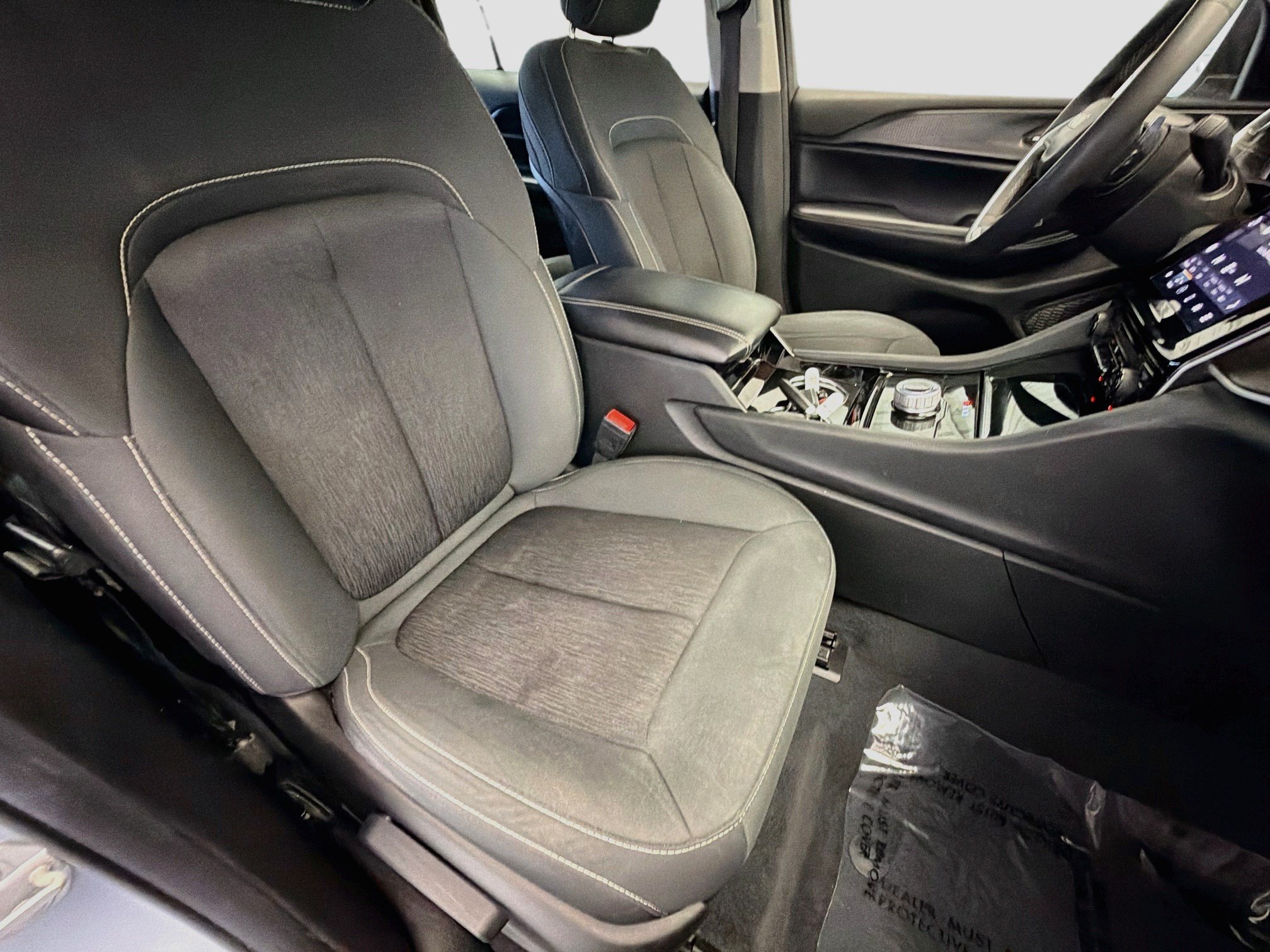 Used 2023 Jeep Grand Cherokee L Laredo AWD/4WD image 15