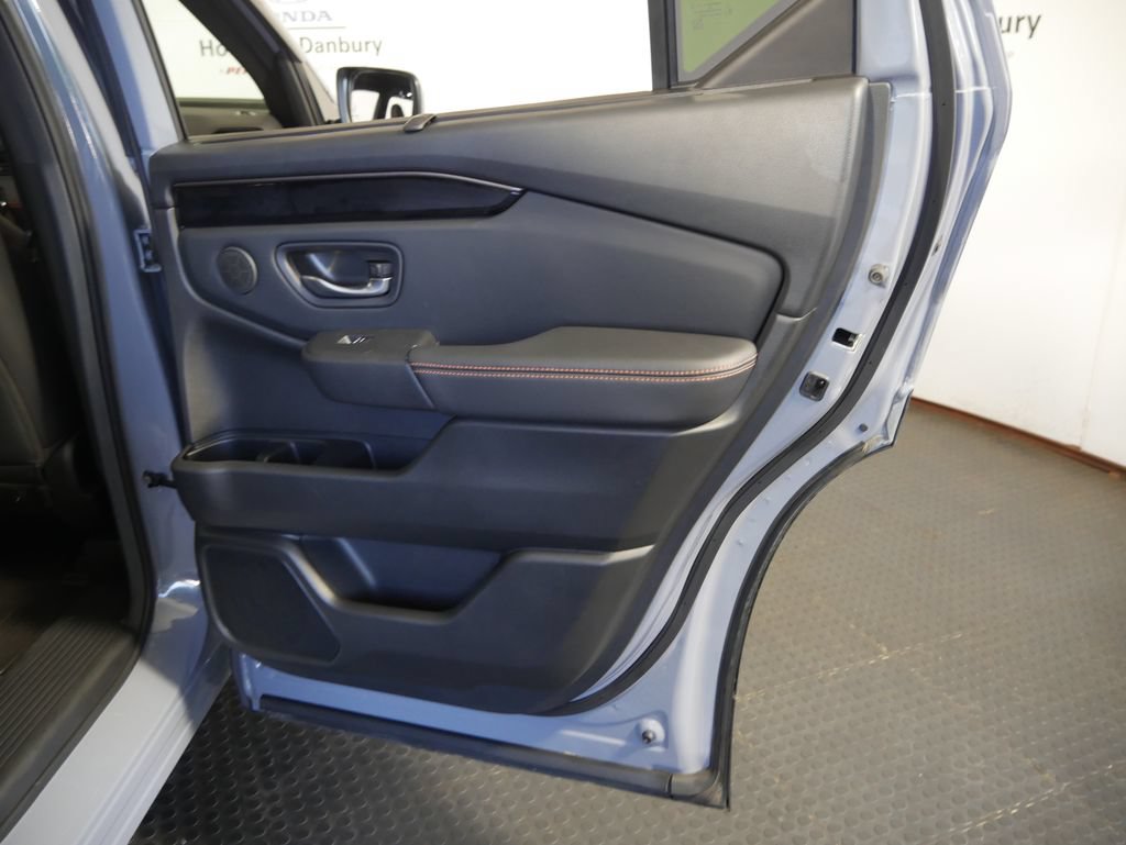 Certified 2025 Honda Pilot TrailSport image 7