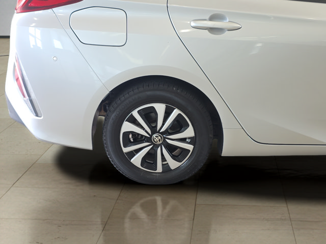 Used 2017 Toyota Prius Prime Plus FWD image 29