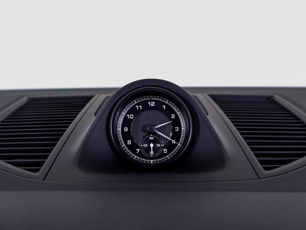 Certified 2025 Porsche Macan image 17