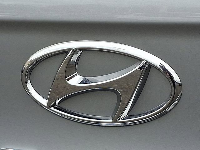Used 2023 Hyundai Venue SEL image 29