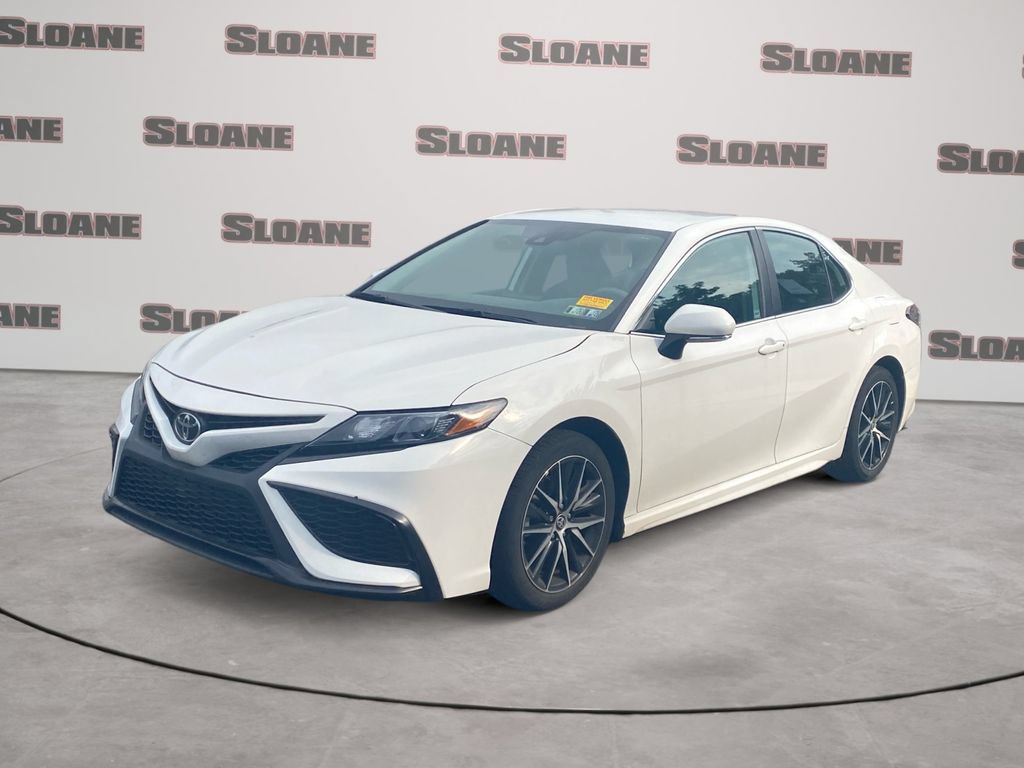 Used 2024 Toyota Camry SE w/ Cold Weather Package FWD image 1