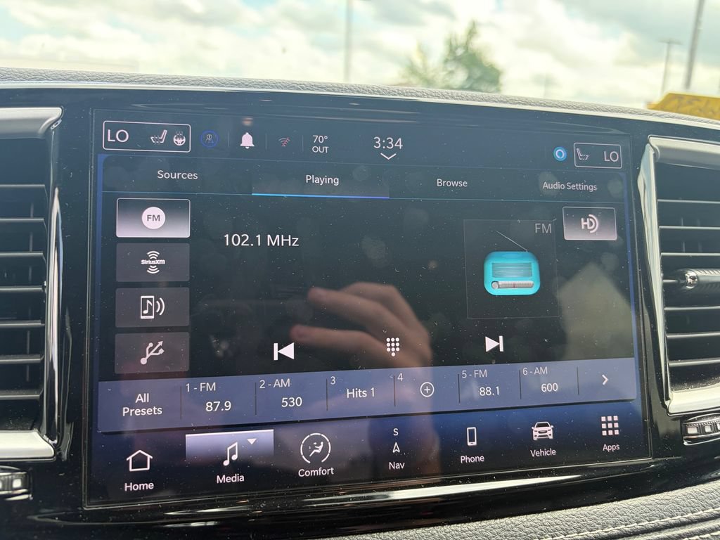 Used 2024 Chrysler Pacifica Limited FWD image 12