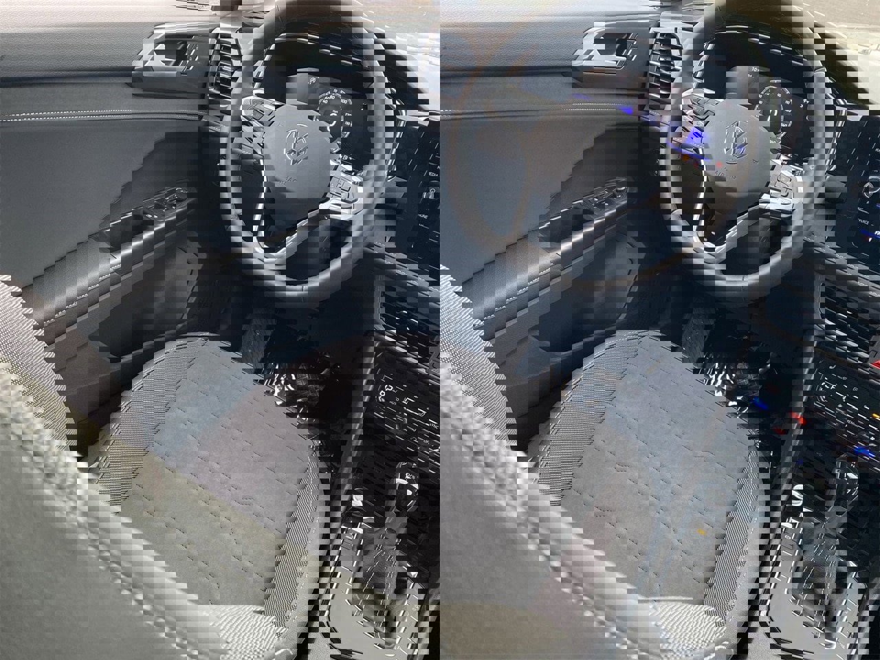 New 2026 Volkswagen Taos SE image 10