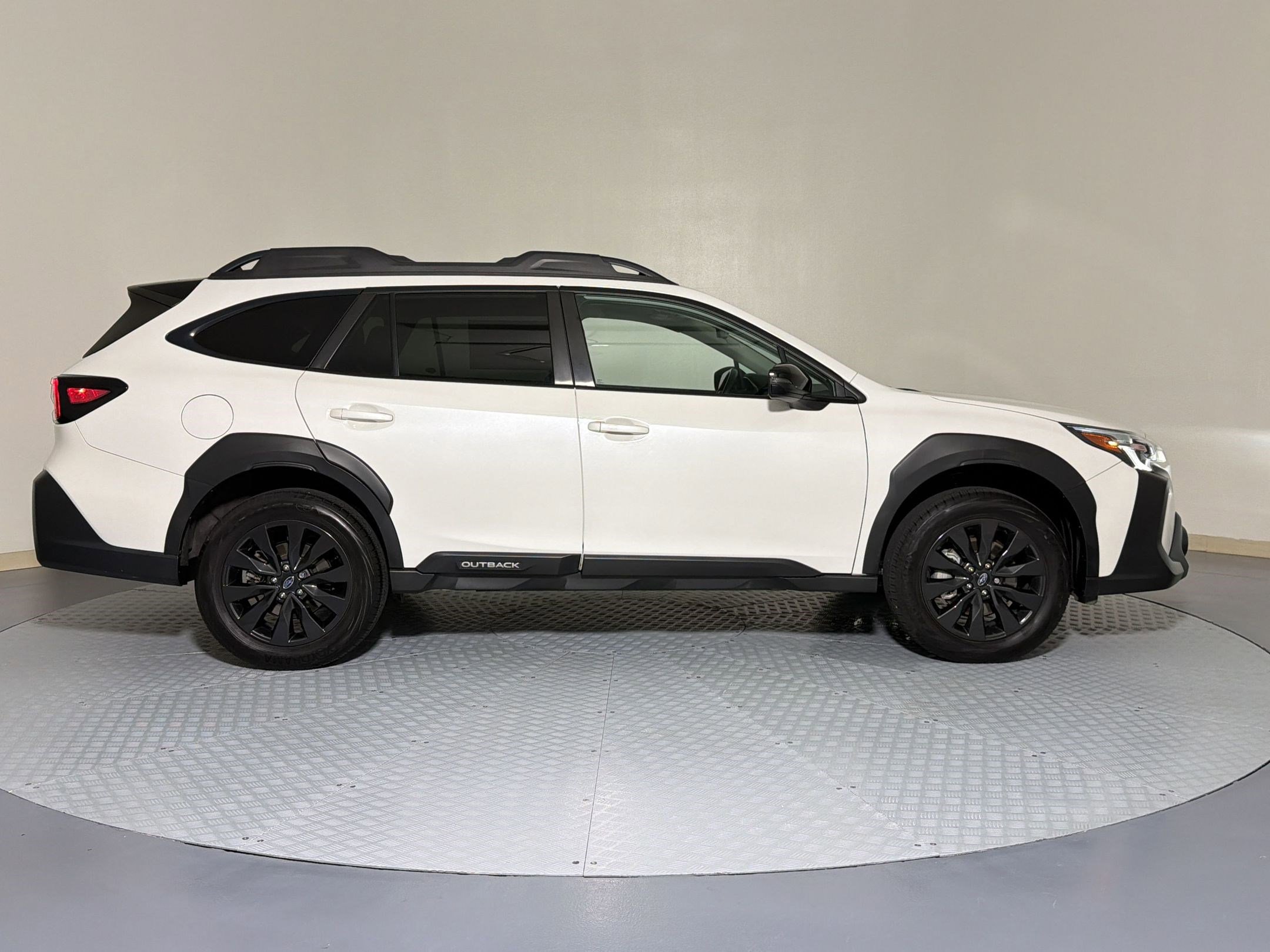 Used 2023 Subaru Outback Onyx Edition AWD/4WD image 8