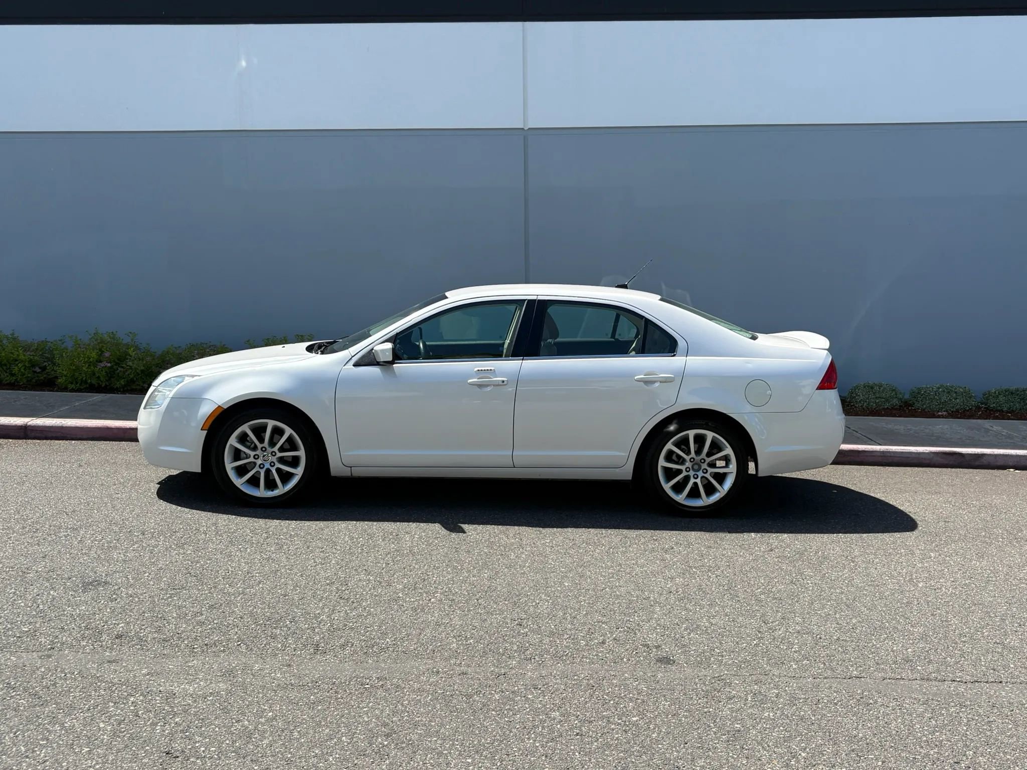 Used 2010 Mercury Milan Premier FWD image 3