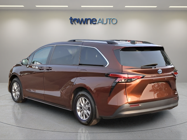 Used 2022 Toyota Sienna LE FWD image 3